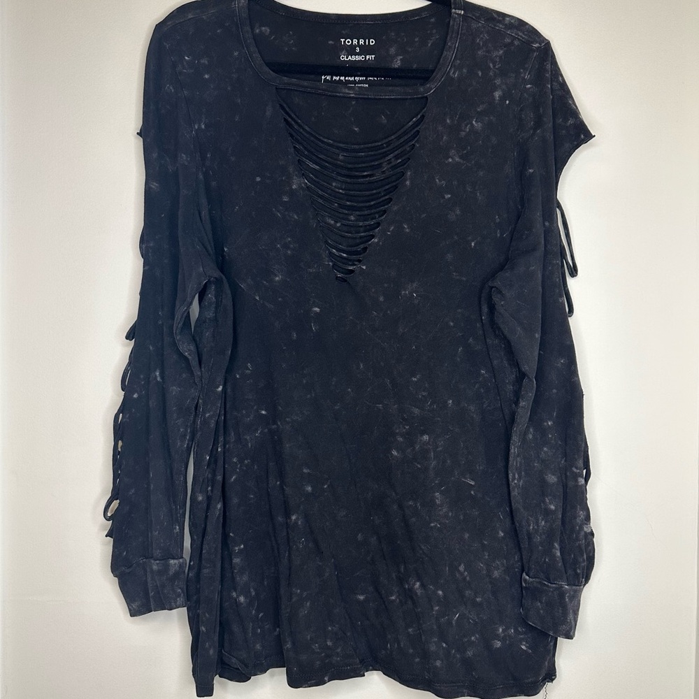 Black cut up long sleeve T super soft torrid